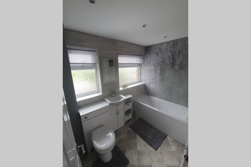 Entire House - Cheshire Oaks/Ellesmere Port Exterior foto